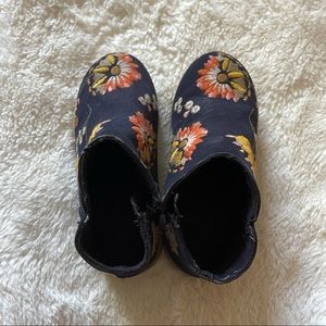 Used Zara Baby Booties size 8